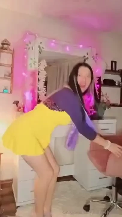 Con mi vestido amarillo siempre tuya tiara 