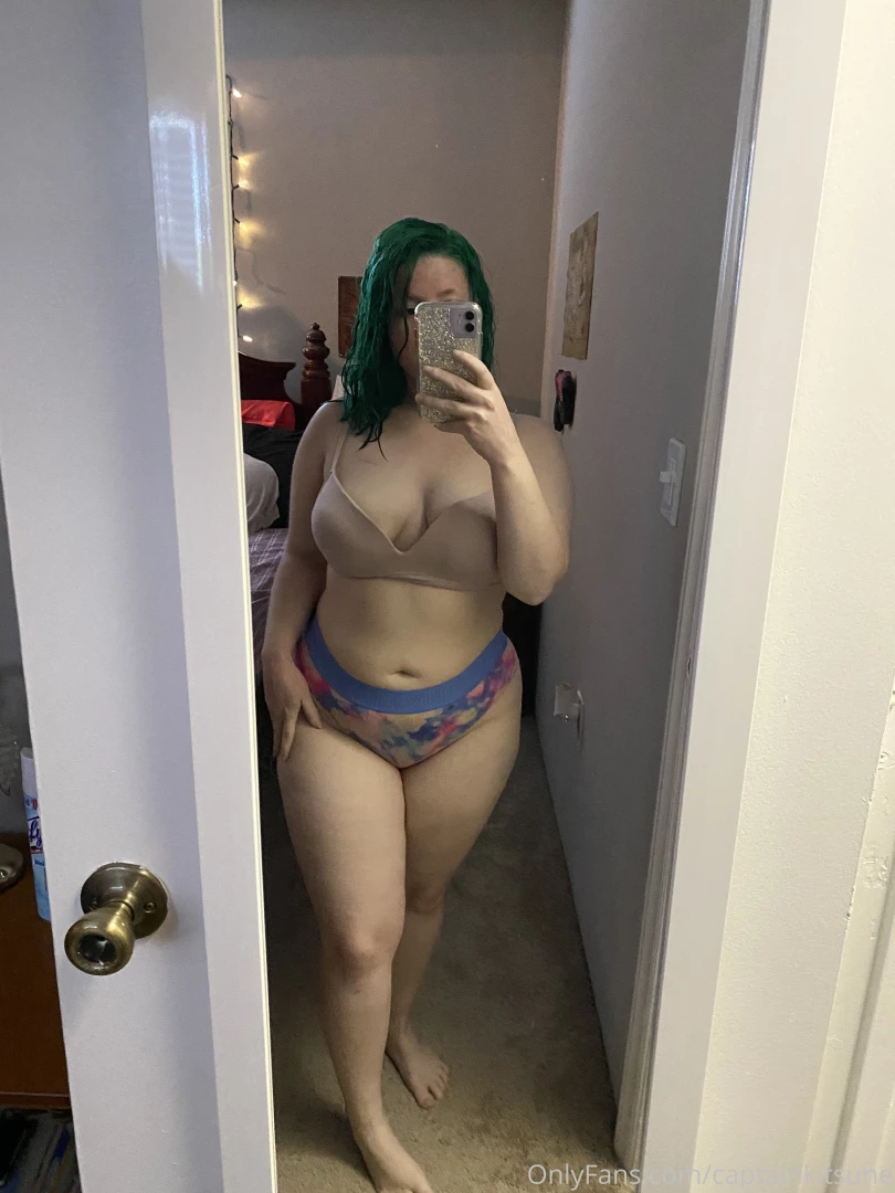 Just some cute pics fresh out the shower with new hair part 1 