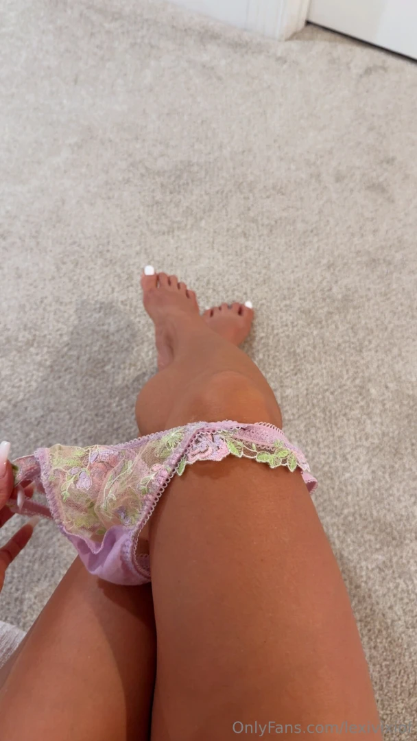 Panties off daddyyy who wants to shove their face first in my 