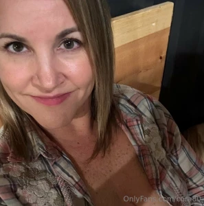 Hot ass sexy doggy vid cumming out today gents my short little
