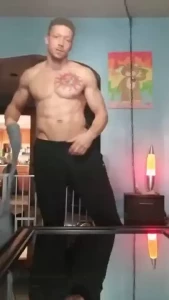 Who wants to serve daddy and be my cum rag