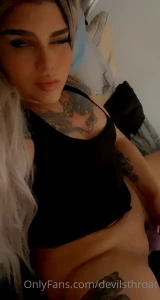 devilsthroat - I like to look at myself as i please my pussy 