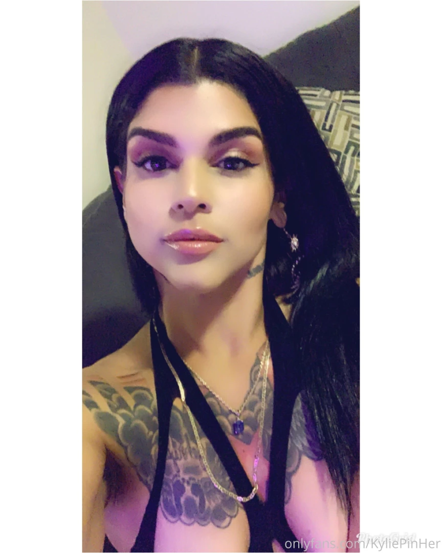 Been getting my pussy pounded all night dammnnn y all wasnt playing 