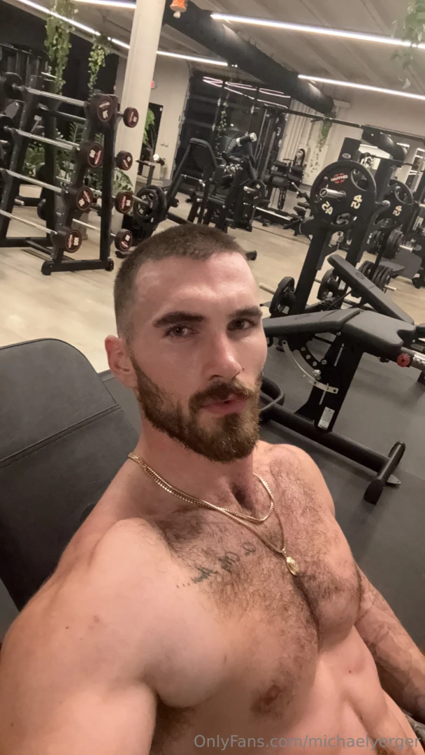 Kinda want to make a private snap lmk if you want to be added 