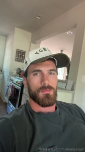 Bored and horny dm me if you re down to play i got something growing