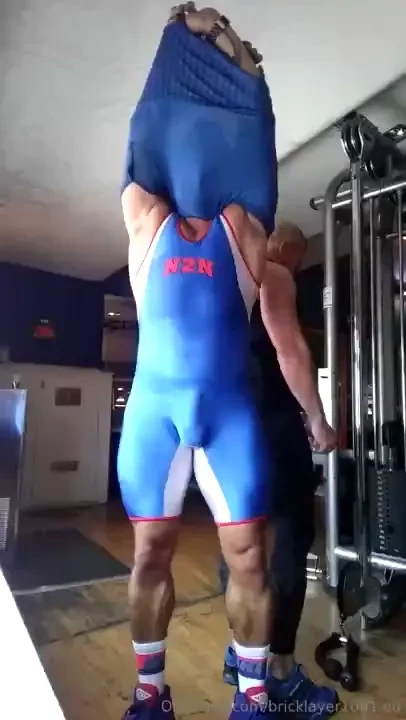 Sweaty spandex strip down 
