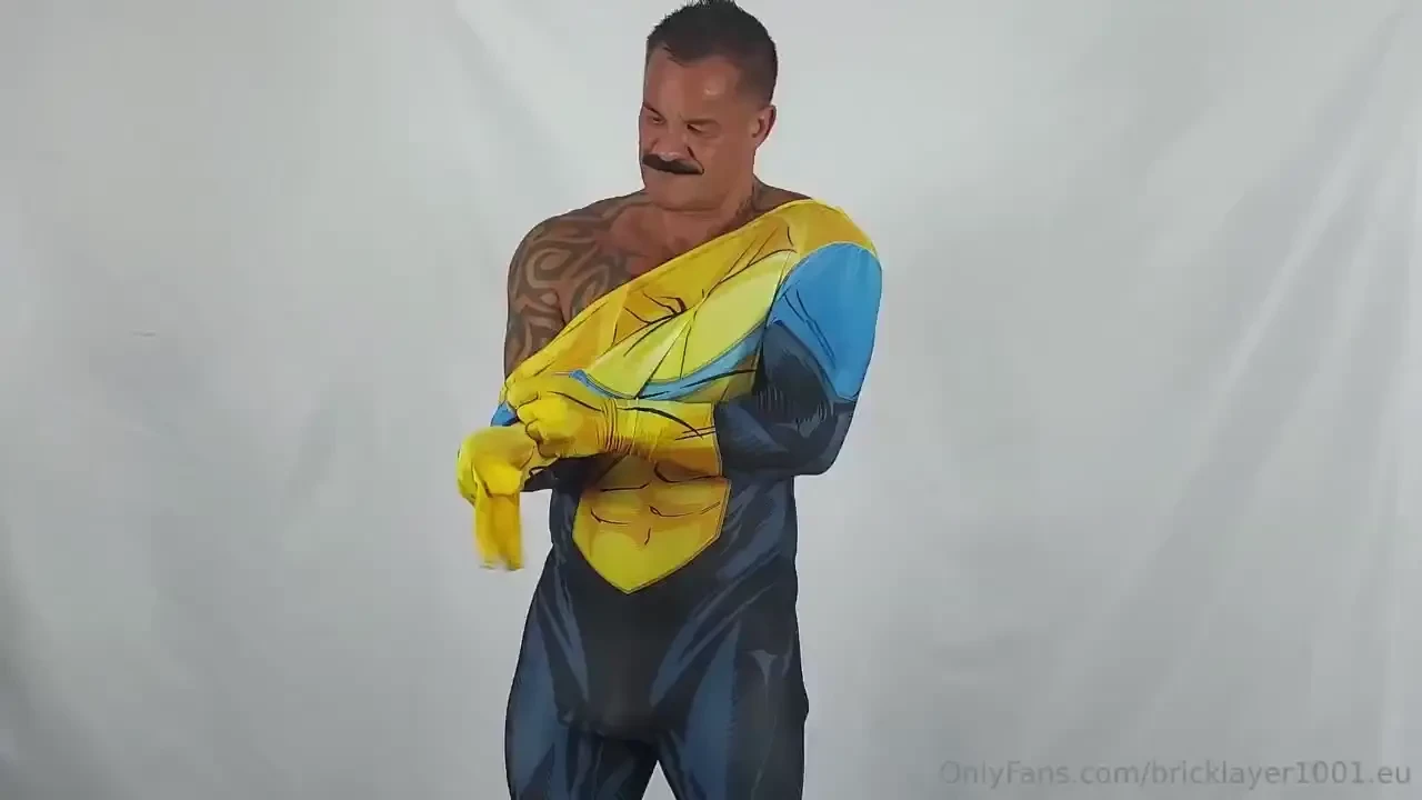 How to zip up your superhero spandex suit when you are on your own 