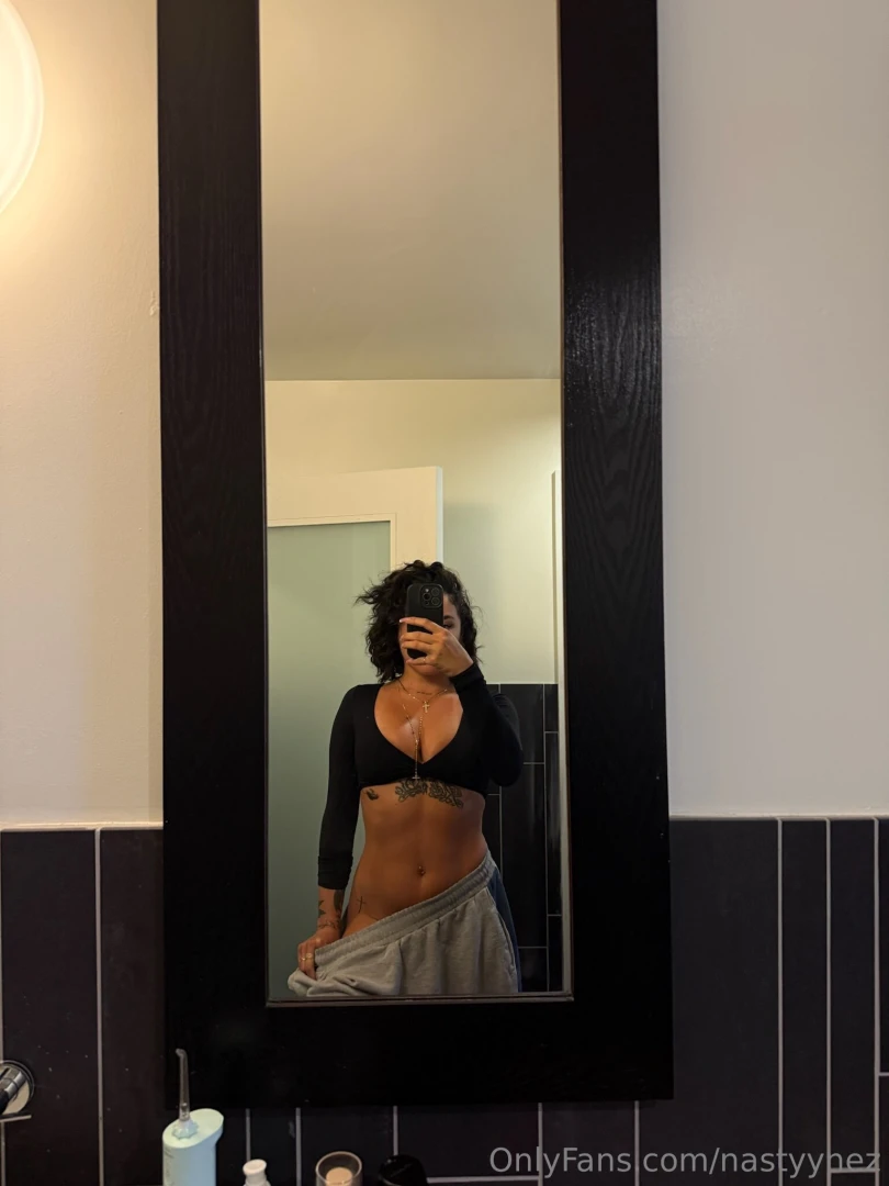 Come undress me baby 