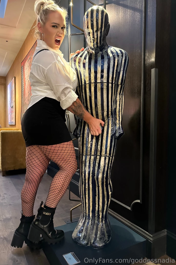 I know that you wish you were this statue 