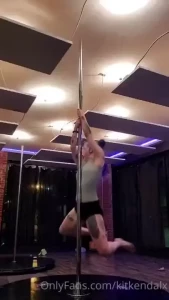 Hello bitches here s a little clip from today i broke my heels lol