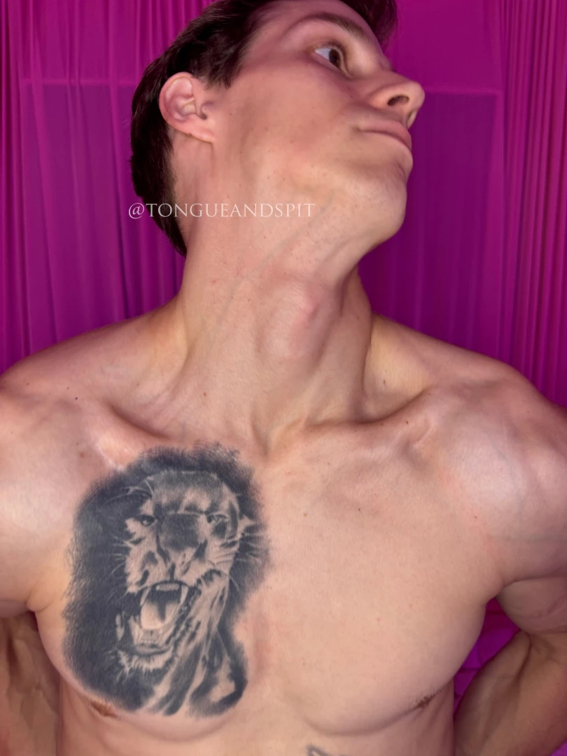 Aaron phdpepper showing his neck 