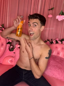 It s tall and handsome jason pierce jasonpiercexxx doing a burping