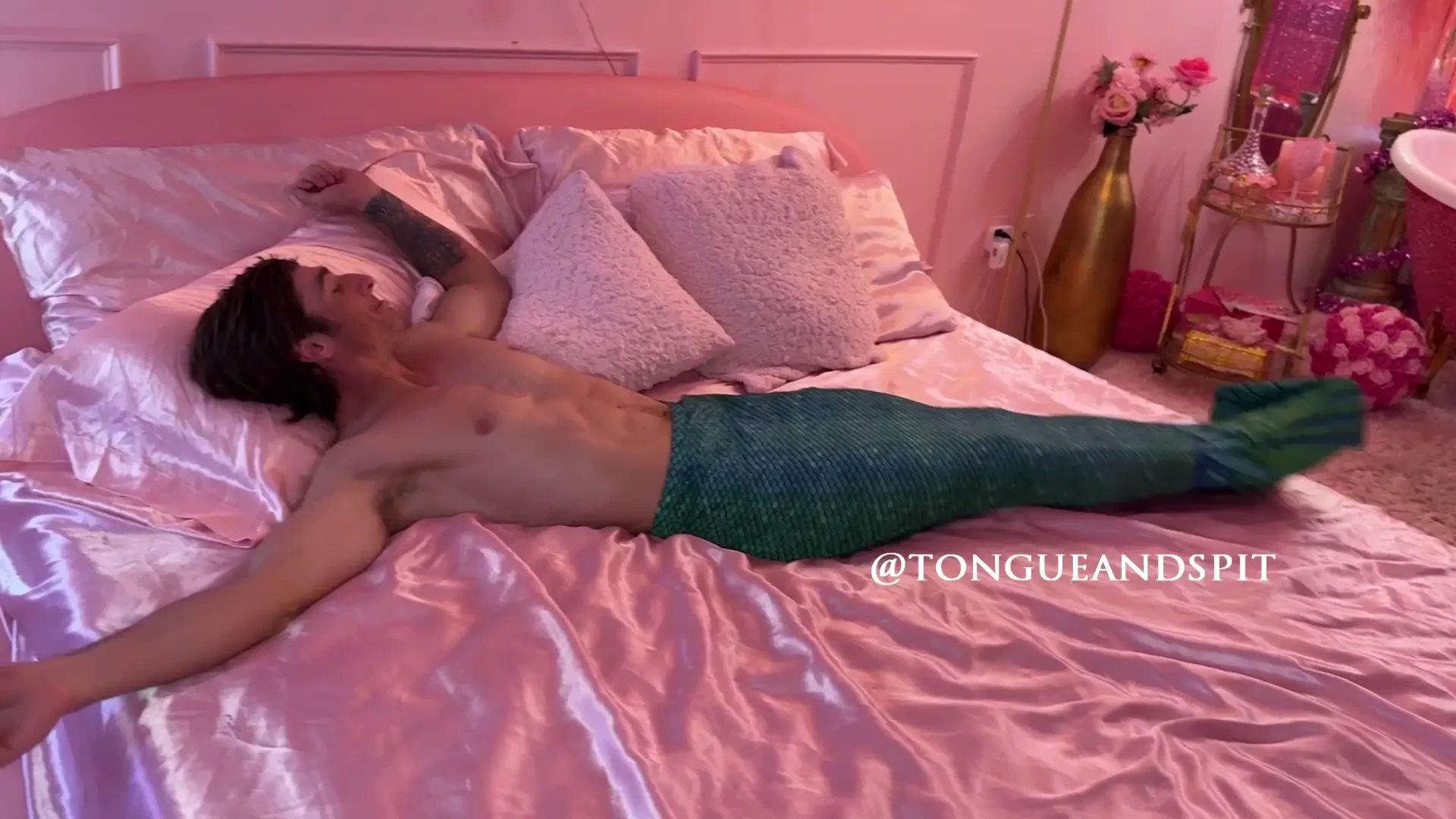 Logan joeyjones99 merman transformation part20 video1 - what is up you 