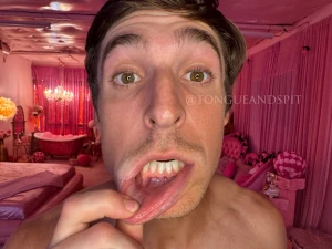 Logan joeyjones99 doing a bottom lip request