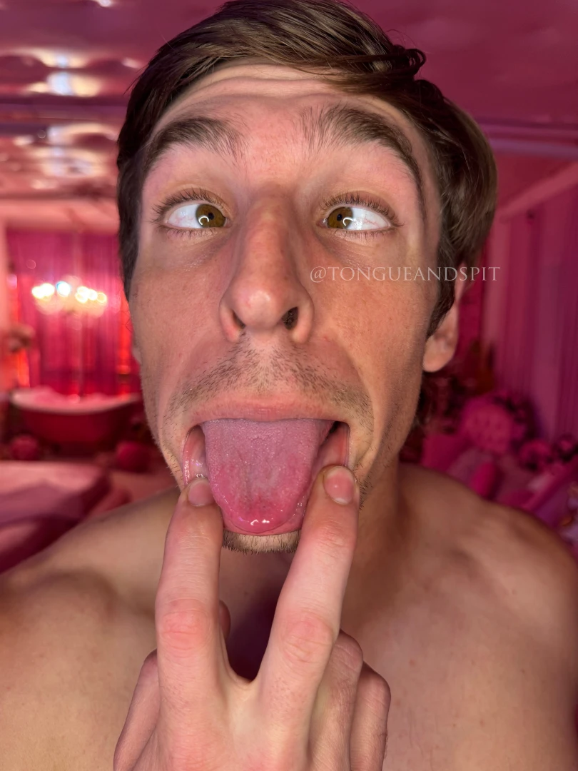 Logan joeyjones99 doing a bottom lip request part 2 