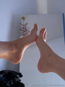 Let me know if there are anyone here who loves women s feet part 2