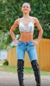 Do you like a girl in boots ill take them off for you on my vip page