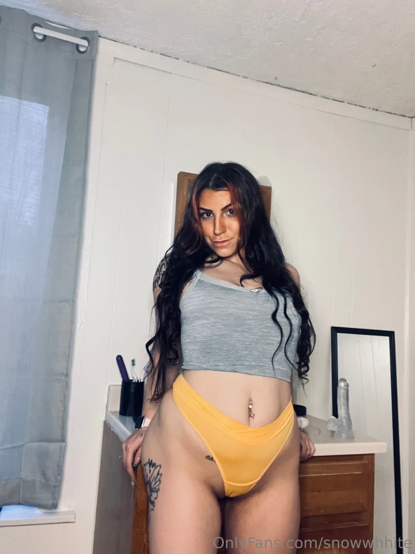 Come watch me sneak off to the bathroom to fuck myself quick i was 