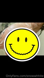 We love hot steamy shower pics nice freshly shaved pussy amp soapy