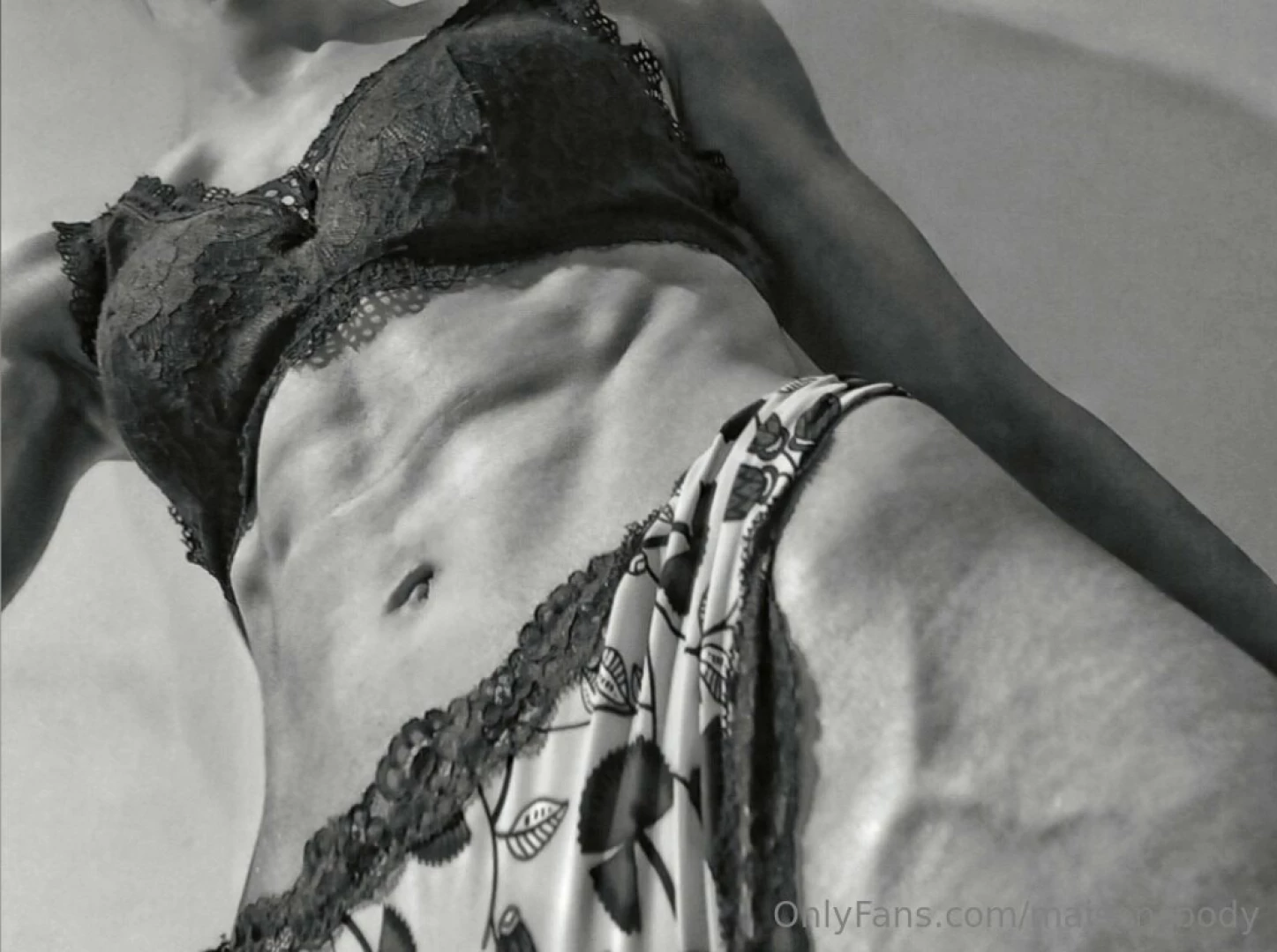 Lo que sobra aqu es la ropa 