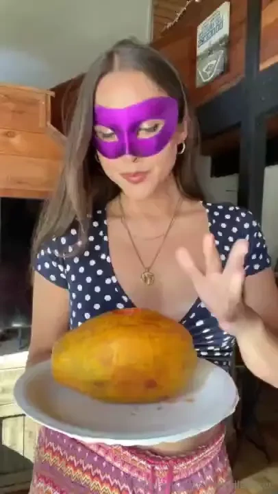 Wanna see me get messy 