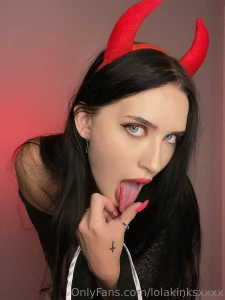 If you wanted to text me but were shy this is a sign for you i don t part 1