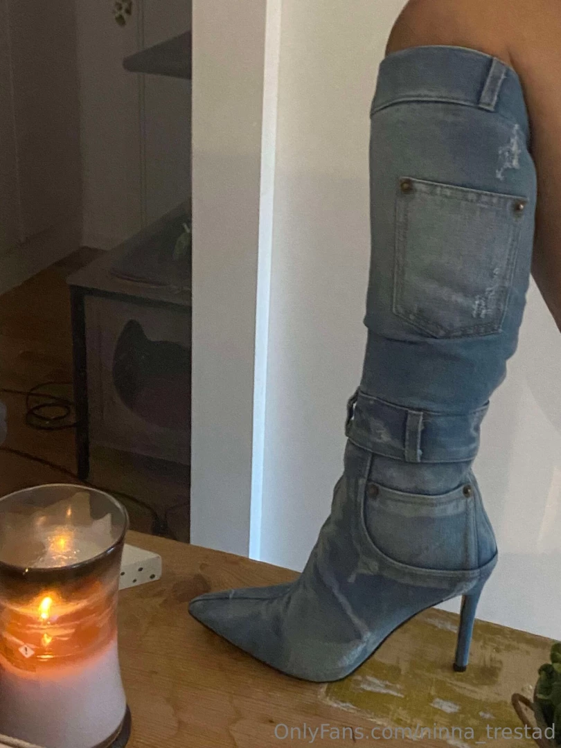 Which boots is made for walking 