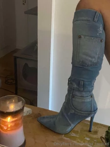 Which boots is made for walking