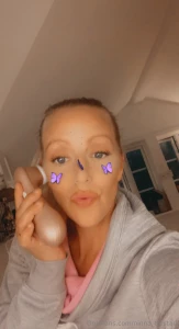 H rlig dag med str lande sol sitter i telefon och ska f rbereda mig f