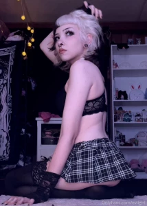 I think i look cute in plaid part 3