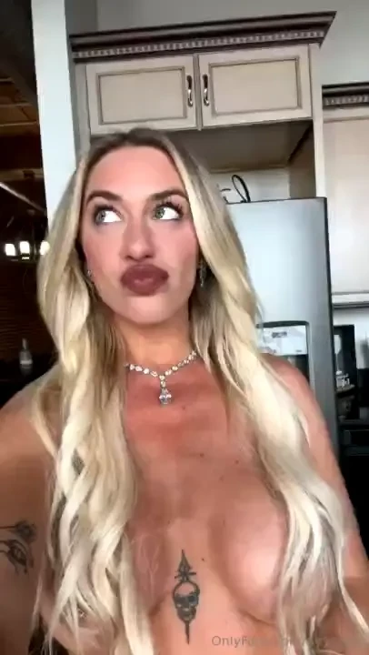 Just a casual reminder that i m too hot to handle 