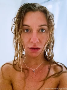 I love a good naked face and a good wet body dm me for more wet