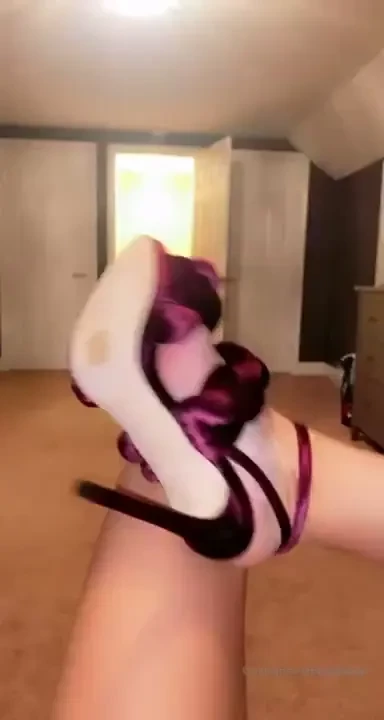 New shoes came who wants to see some more sexy pictures in these 