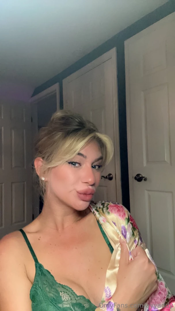 I need someone to give me a kiss 