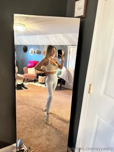 Message me if you see this i think my of acting weird rn