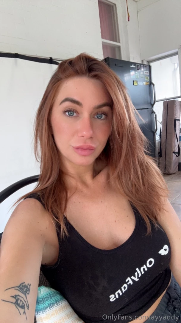 Come chat with me i m online all day 