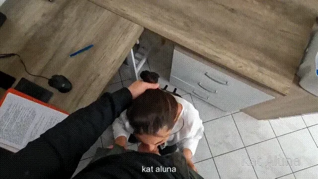 Une secr taire tr s d vou e non mon patron m oblige baiser au bureau 