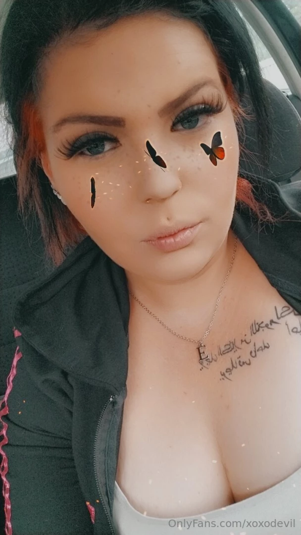 N gon som k nner sig sugen p att hj lpa mig f r d att g ra nya fransar 