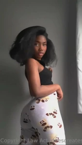 Fans freebies you re gonna love the part when i twerk mmm that clap