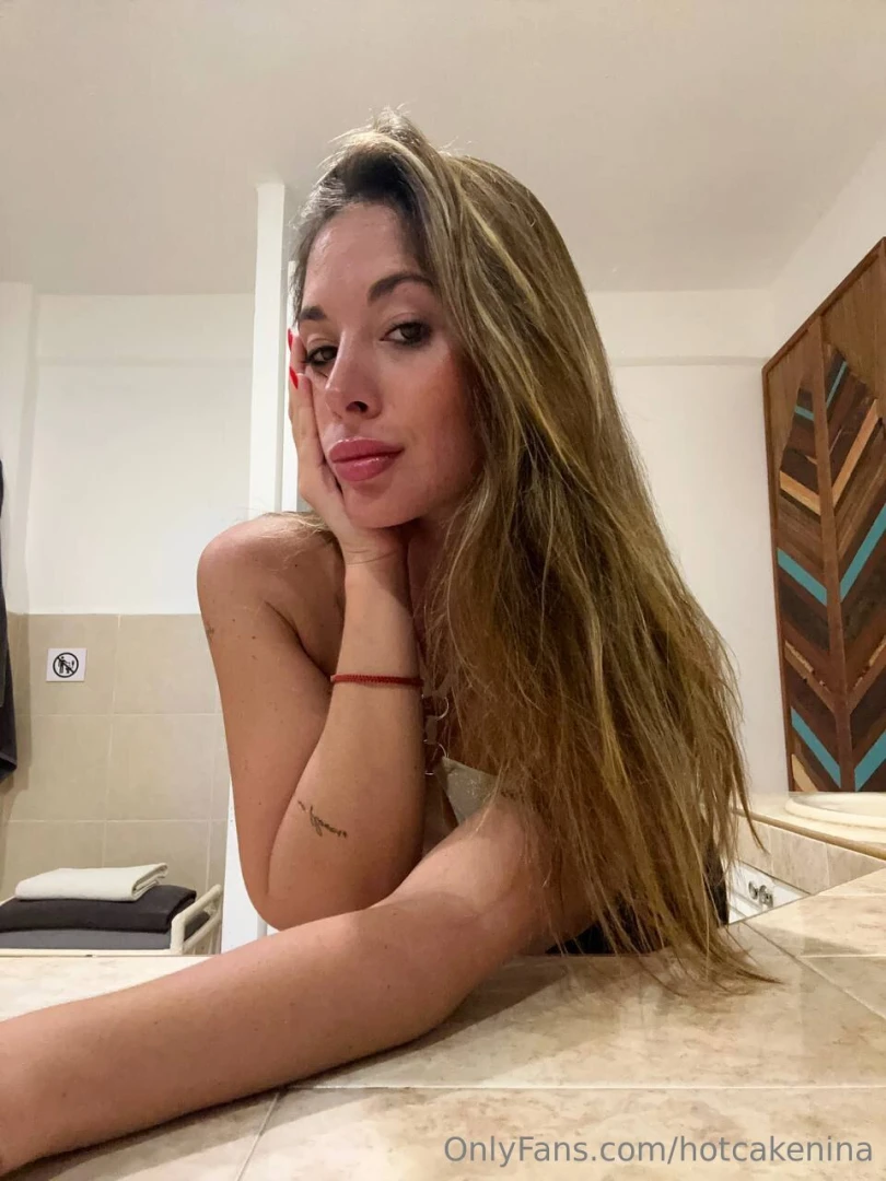 Caught your eye didn t i now be cute dm me before i change out of this 