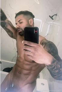 New video of getting ready for a show check those messages babe