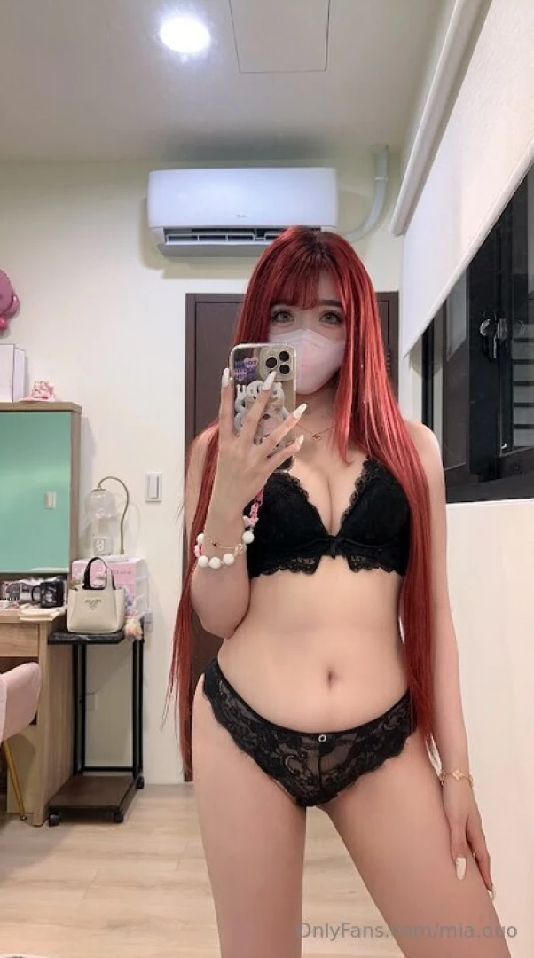 Just me posing in my room like anyone would care lol 