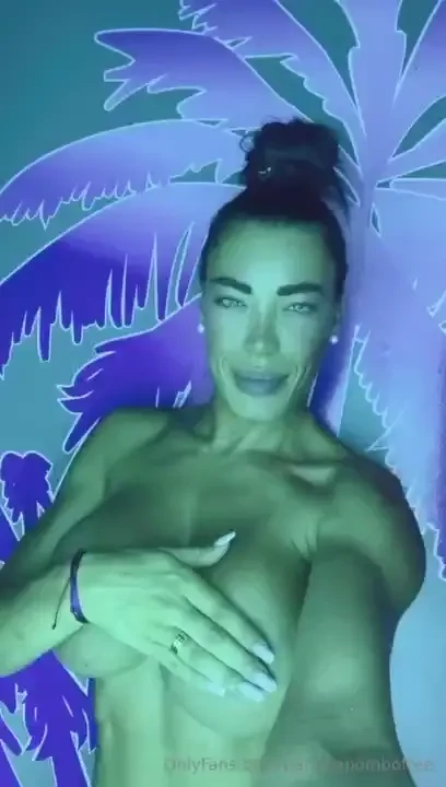 Amo tomar sol amo el verano y estar siempre bolas siempre tengo calor 