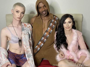 Couple more pics from a hot threesome with kaigiveup and my king part 12