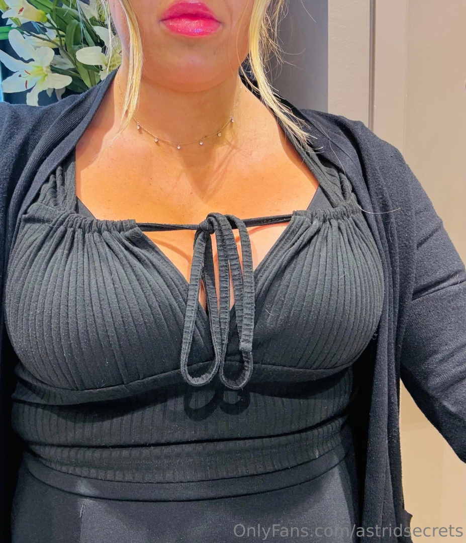 Dirty girl at the office 