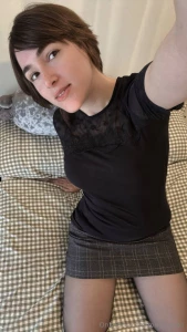 Stop right there and come tell me something nice to my dms