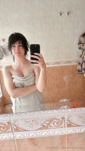 2 shower pics in a row in this economy