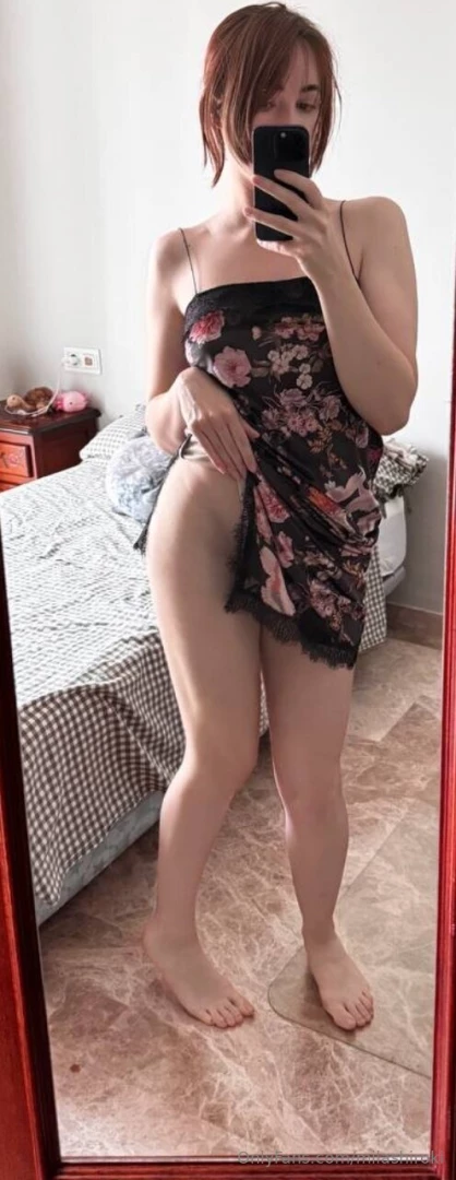 So hot outside i forgot to wear panties 