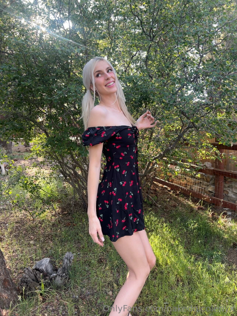 New sexy photo set perfect for your phone wallpaper 