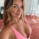 Taylor🔥 FSU Grad & Beach Babe 🏝️👙📚